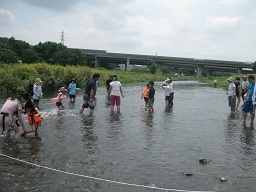 川遊び(全体).JPG